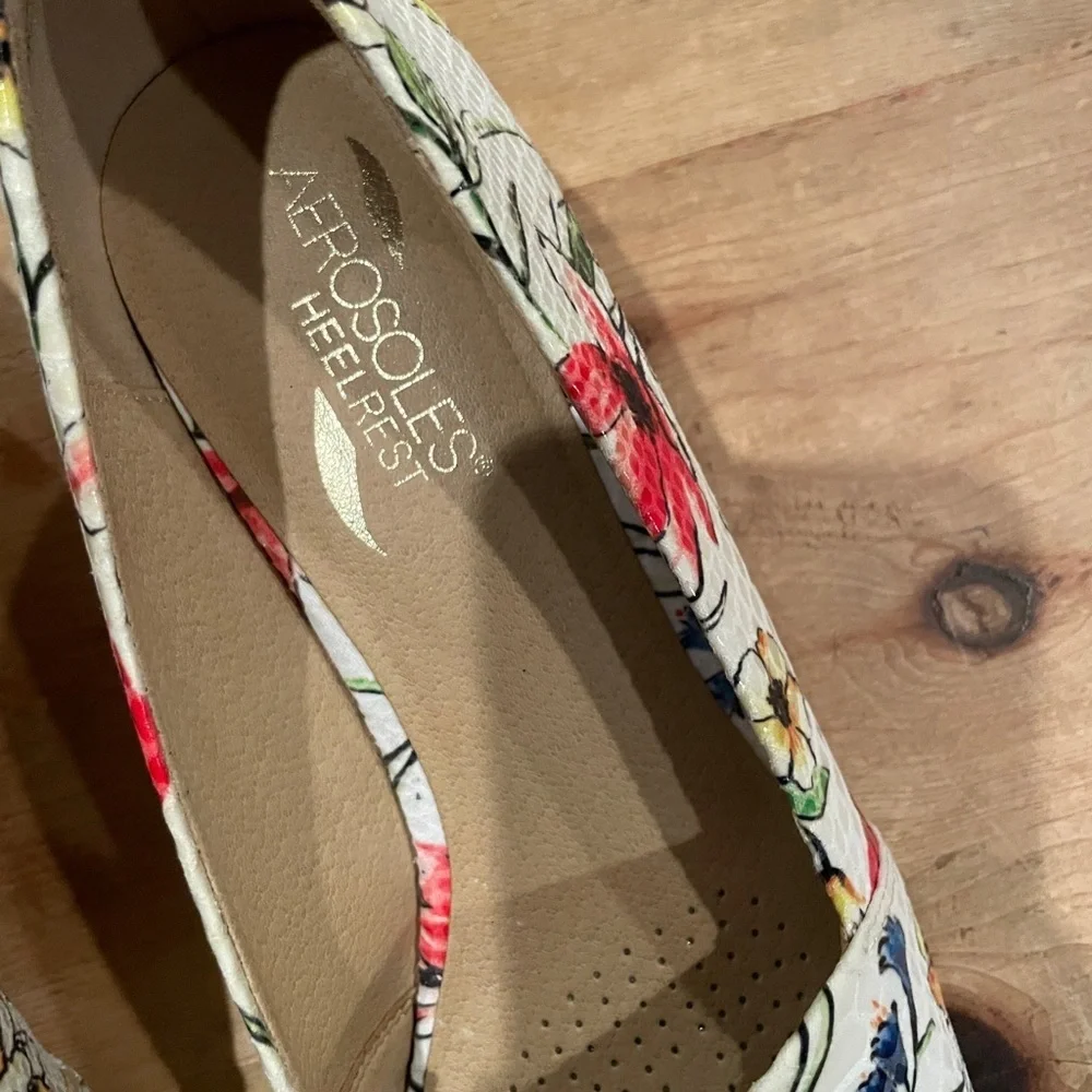 NWOT Aerosoles Application White Multicolor floral Cork Wedge Espadrilles 9M